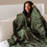 PATTERNED FAUX FUR THROW BLANKETS: Ivory
